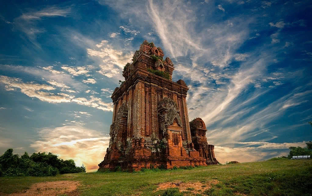 Banh It Cham Towers (Tháp Bánh Ít)