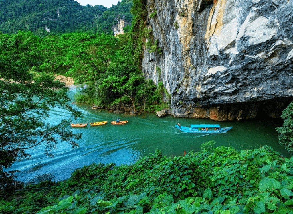 🦇 7 Best Places to Visit in Quang Binh: Top Attractions & Cave Guide 3 Phong Nha Cave (Động Phong Nha)