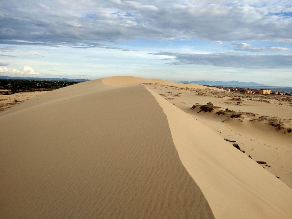 🦇 7 Best Places to Visit in Quang Binh: Top Attractions & Cave Guide 7 Quang Phu Sand Dunes (Đồi Cát Quang Phú)