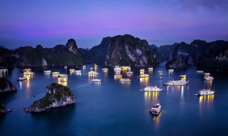 ⛵ Beyond the Waves: The 7 Best Places to Visit in Ha Long Bay 23 Du thuyền Vịnh Hạ Long