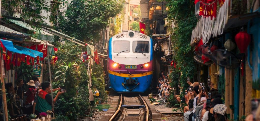 hanoi train cafe Hanoi Travel Guide