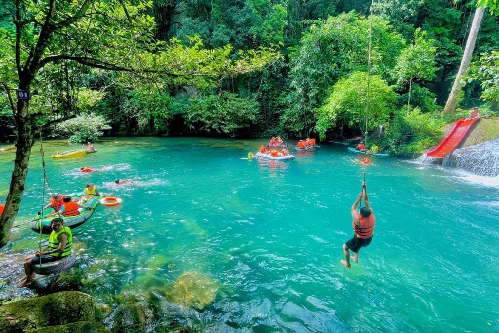 🦇 7 Best Places to Visit in Quang Binh: Top Attractions & Cave Guide 5 Mo Ooc Spring (Suối Nước Mọc)