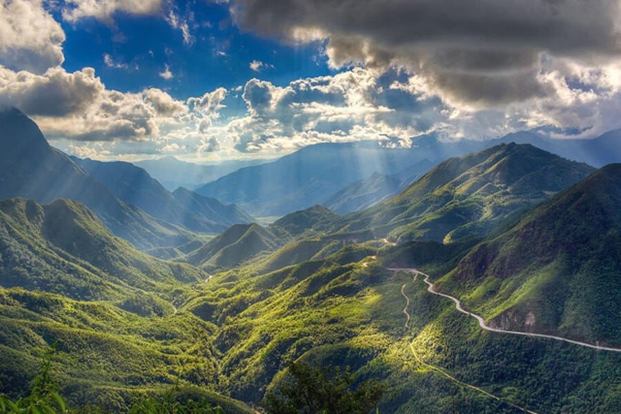 🏔️ 7 Best Places to Visit in Sa Pa: Your Ultimate Misty Mountain Guide 5 O Quy Ho Pass