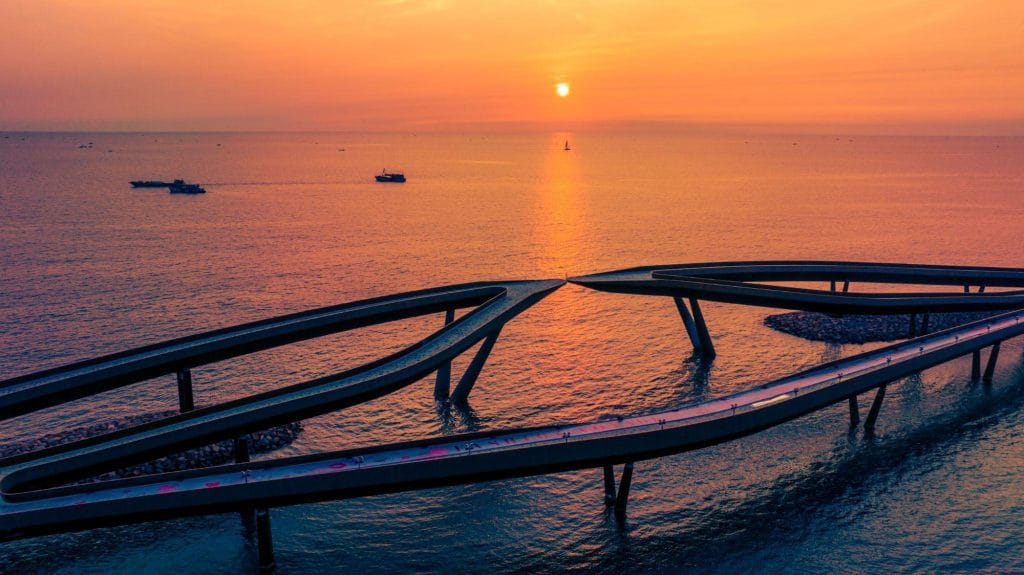 Thị trấn Sunset và Cầu Kiss
