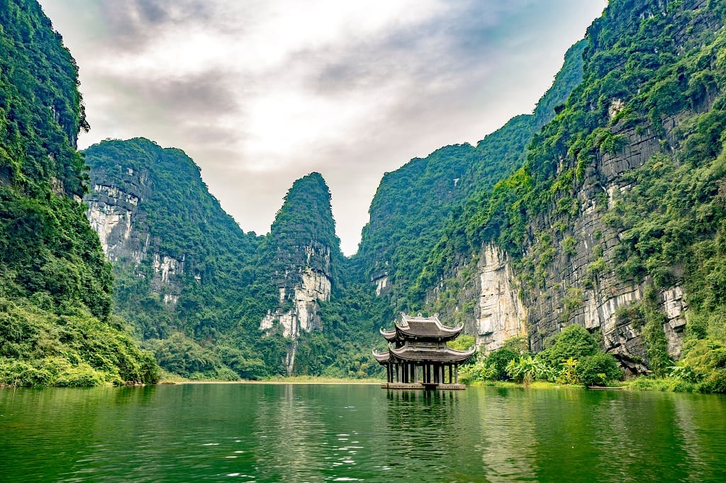🏛️ Ninh Bình nổi tiếng về điều gì? 7 lý do hàng đầu để ghé thăm (Hướng dẫn năm 2026) 3 trang an